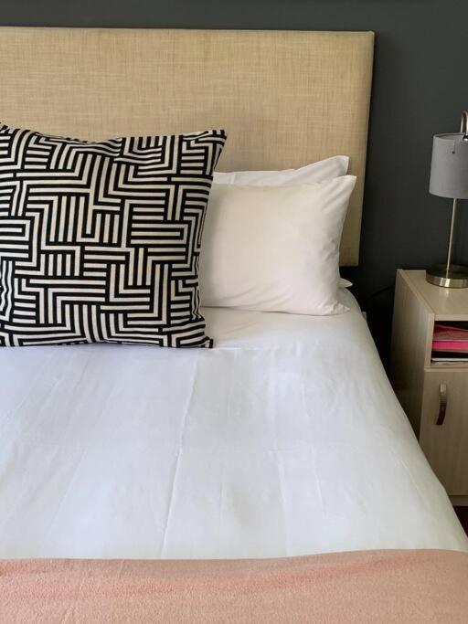 1-Bedroom Sea Point Gem - Perfect Location! Κέιπ Τάουν Εξωτερικό φωτογραφία